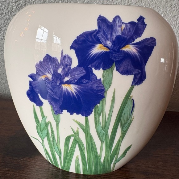 Yamaji Mid Century Japan Iris Floral Porcelain Vase Blue Botanical Style - Picture 3 of 7
